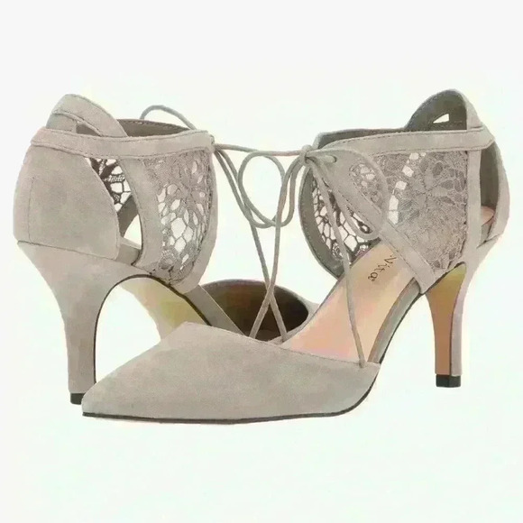 New in box Bella Vita Women’s Heels in Stone Kid Sued Demi Size 8N - Picture 1 of 7